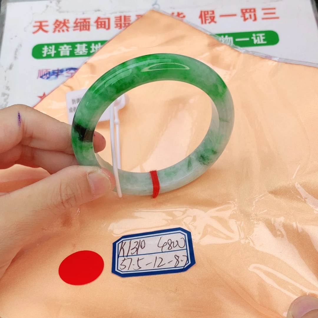 翡翠手镯未镶嵌我