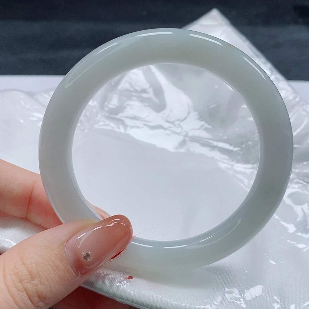 【闪购商品】未镶嵌手镯（圆镯）翡翠467号