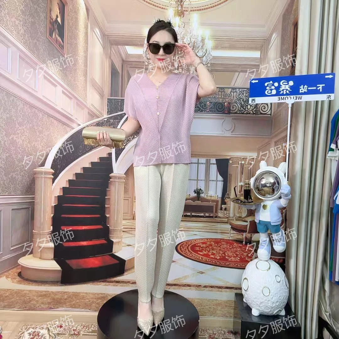 5-6新款三宅龙鳞褶皱时尚百搭短袖v领T恤（单件）