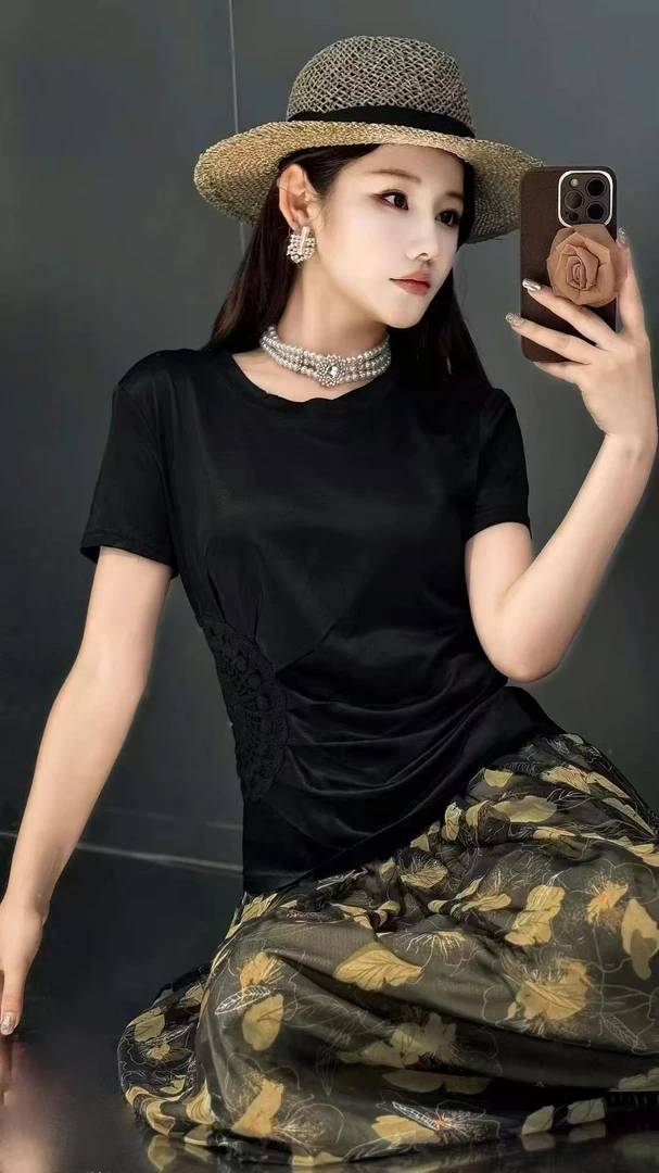 新款钩花压褶修身显瘦圆领T恤2860