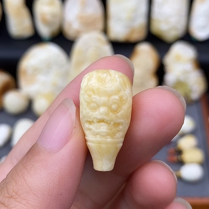 未镶嵌琥珀裸石13兽面微瑕a815