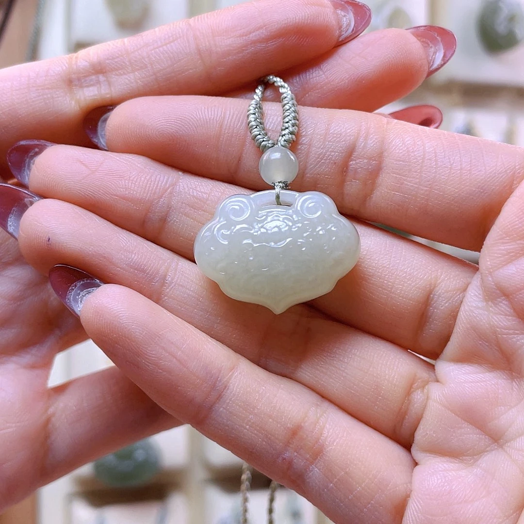 和田玉吊坠(赠链)未镶嵌哎****嘛