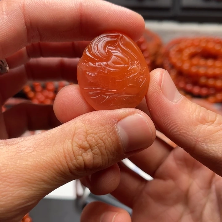 未镶嵌多样性发货默认微瑕称重13.9克南红玛瑙