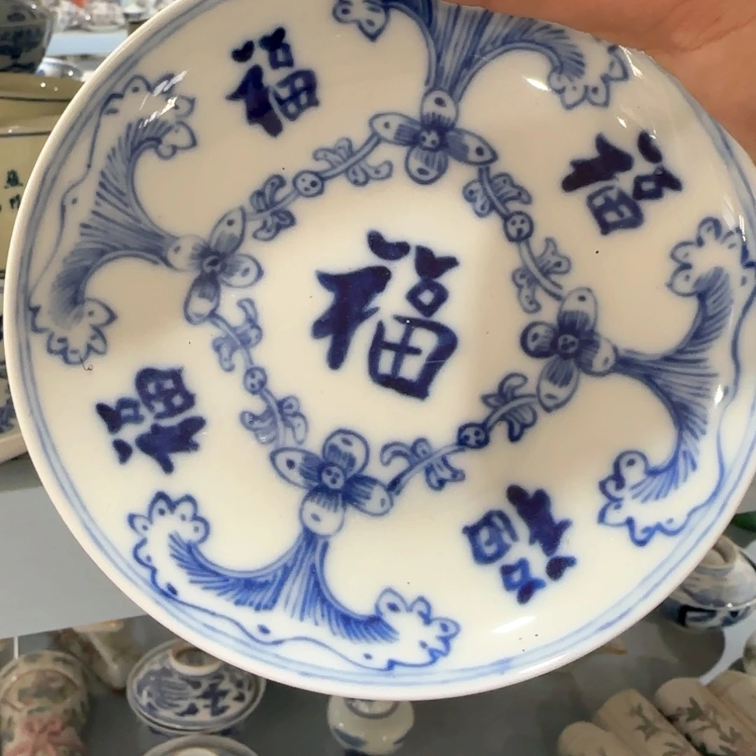 瓷片瓷器上刻了大量壁画作品以及精美