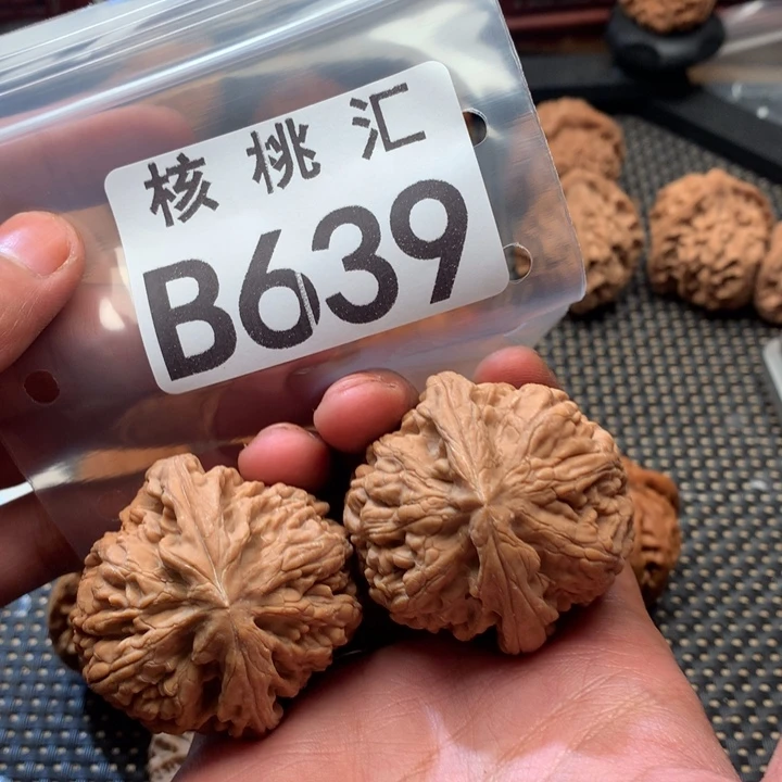 吊坠文玩核桃核尊