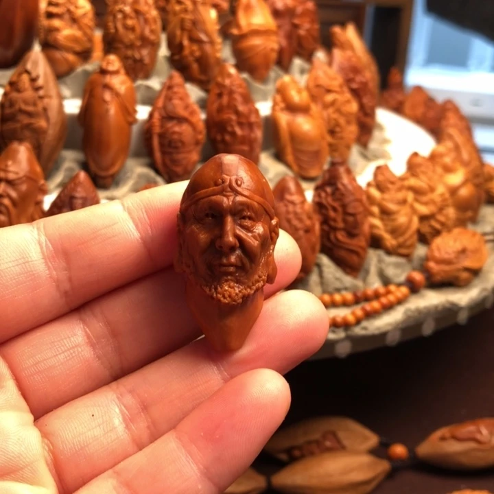 W***e吊坠橄榄核橄榄核雕刻的手把件