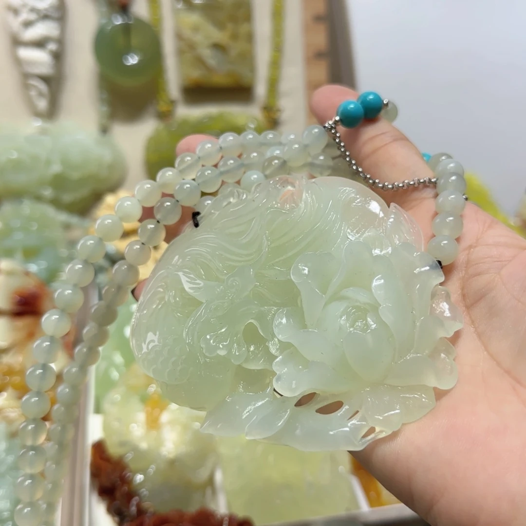 未镶嵌蛇纹石玉吊坠