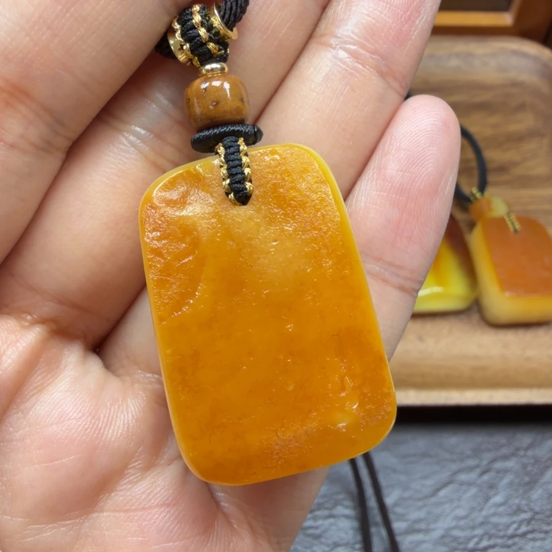 琥珀未镶嵌吊坠(赠链)