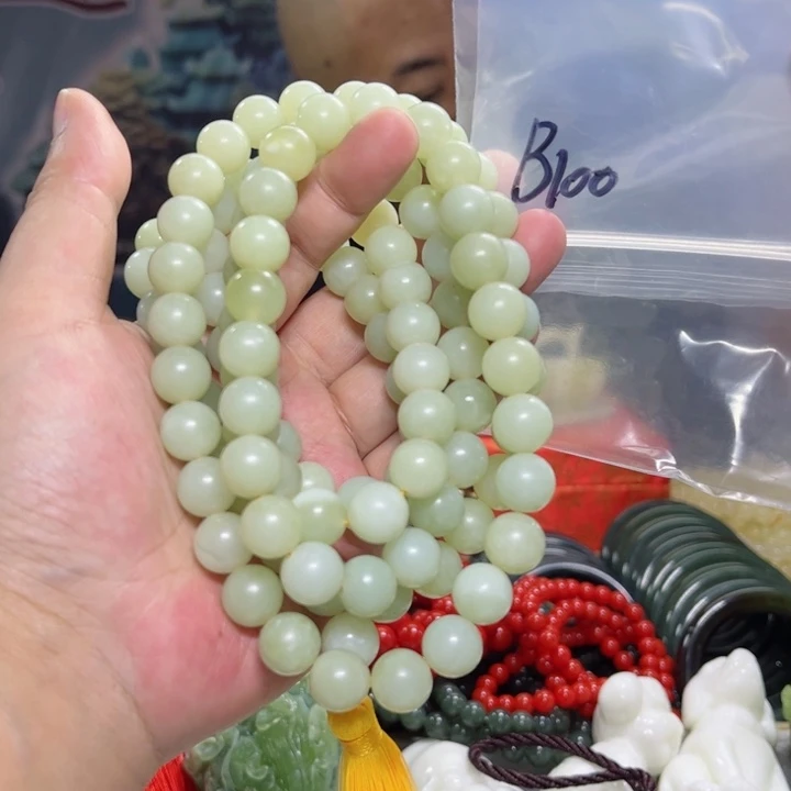 蛇纹石玉颈饰未镶嵌上***年