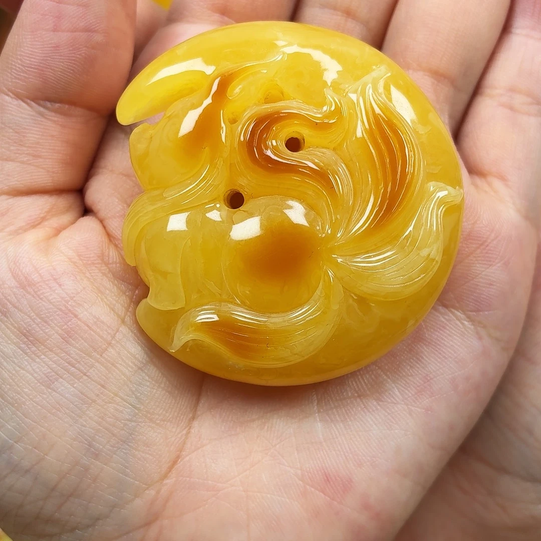 蜜蜡未镶嵌颈饰焦皮俏色月亮狐狸