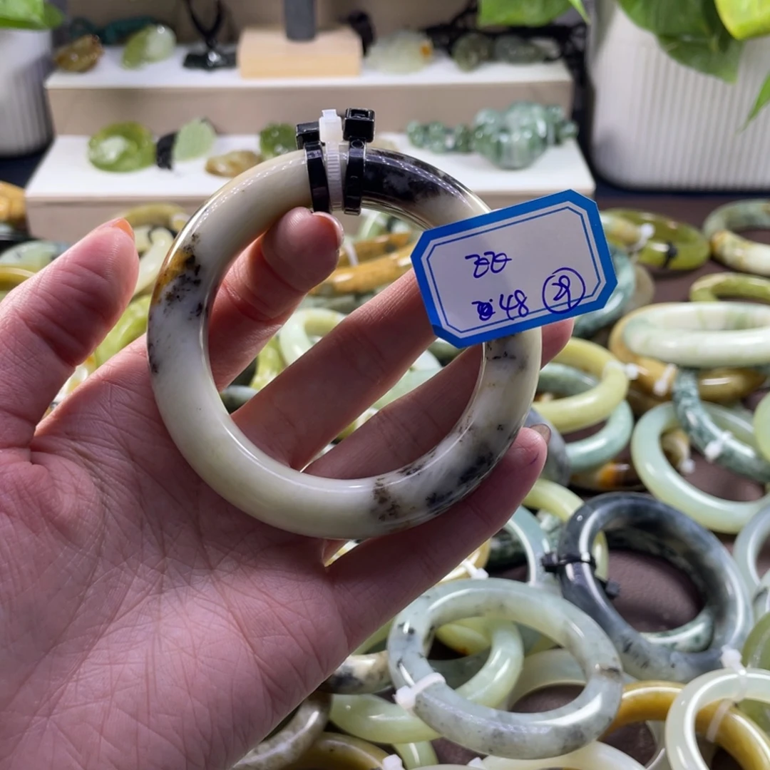 飞***飞蛇纹石玉未镶嵌手镯