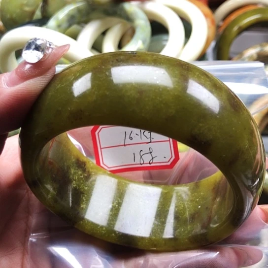 蛇纹石玉手镯未镶嵌1*灯