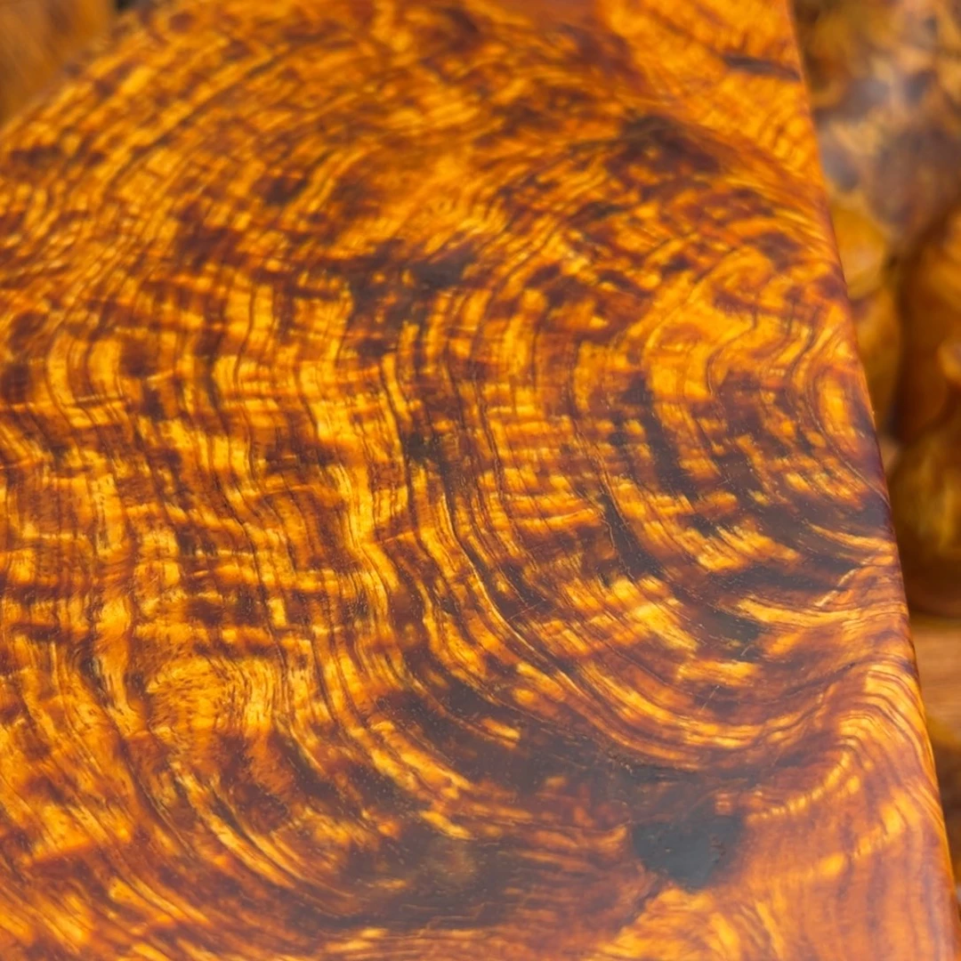 闻***悦无事牌松木（琥珀木）微瑕