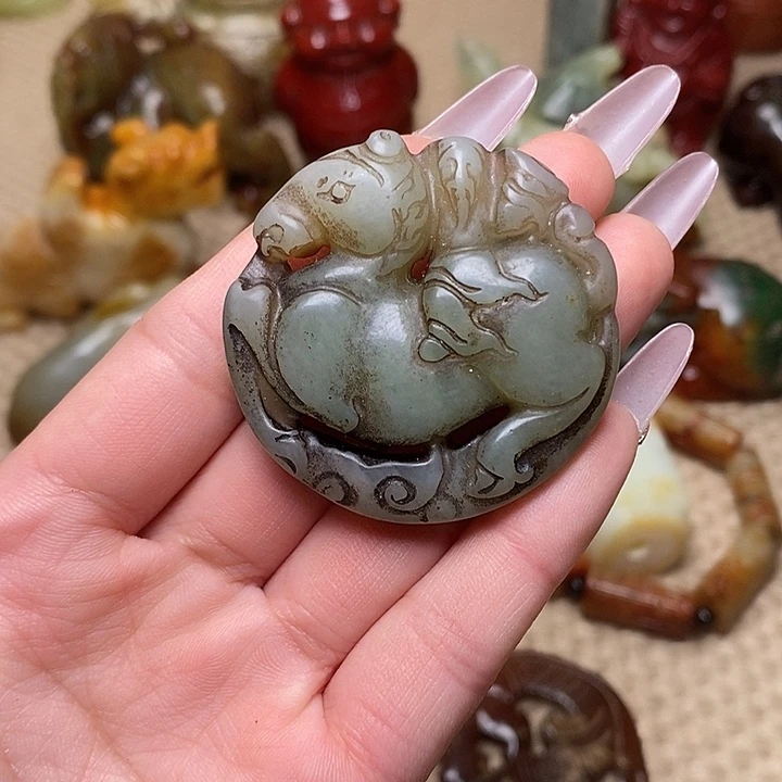 蛇纹石玉未镶嵌颈饰