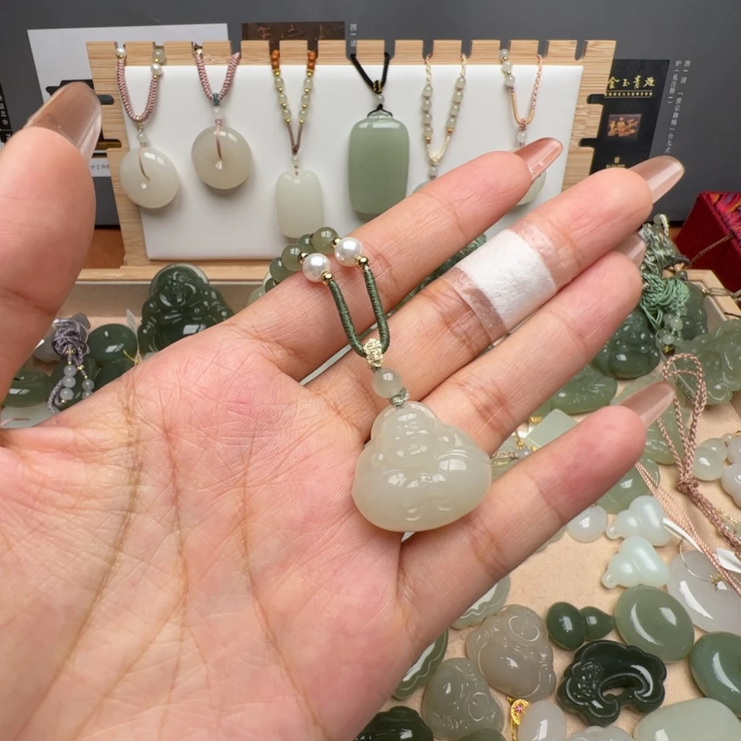 和田玉未镶嵌颈饰