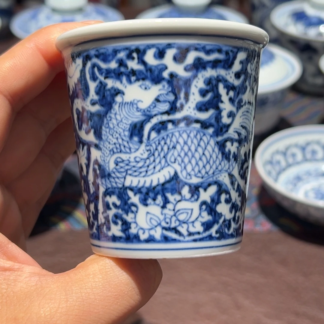 陶精品青花留白麒麟凤凰小可乐杯口径约7厘米