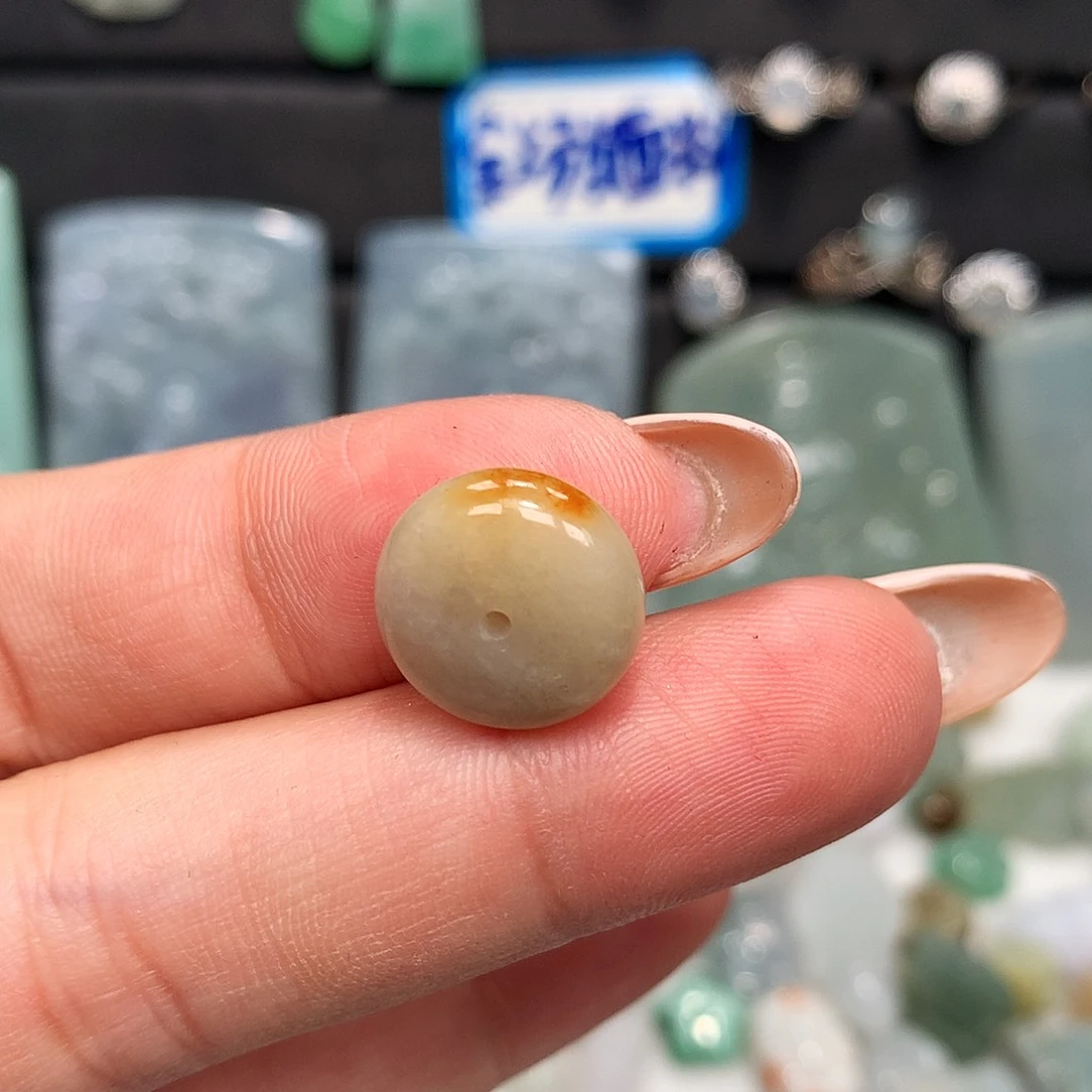 翡翠未镶嵌颈饰平安扣