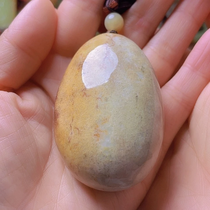 未镶嵌岫岩河磨玉（透闪石质玉）把件