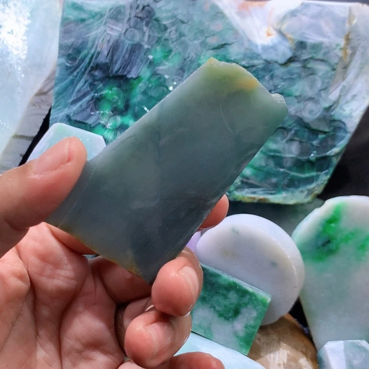 翡翠未镶嵌颈饰缅甸天然翡翠牌子片料危料