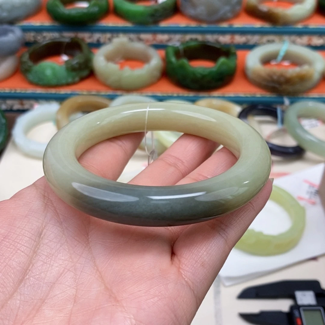 和田玉未镶嵌手镯60