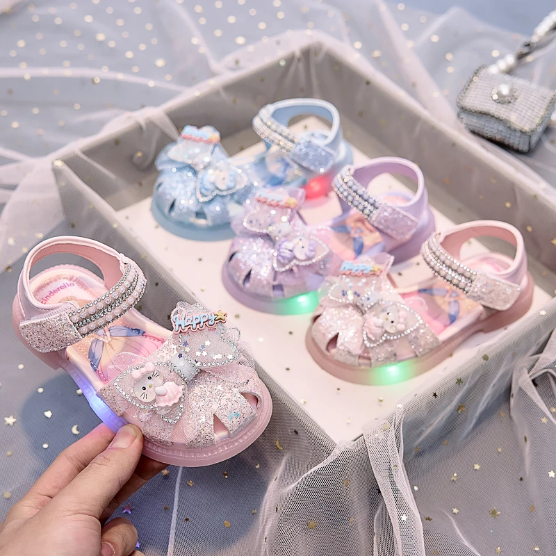 亮灯KT猫公主鞋女童包头凉鞋2025夏季新款1-6岁3时尚软底宝宝鞋子