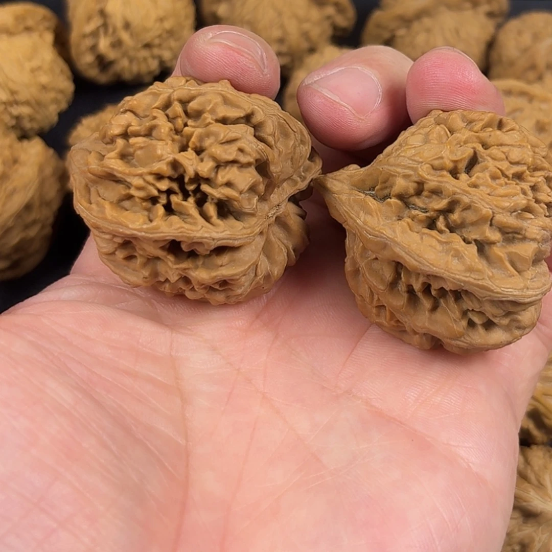 三***水文玩核桃吊坠牡丹花王