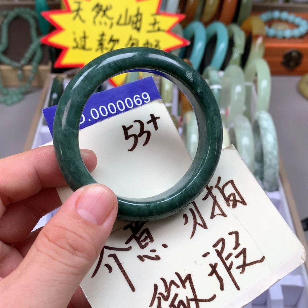蛇纹石玉手镯未镶嵌