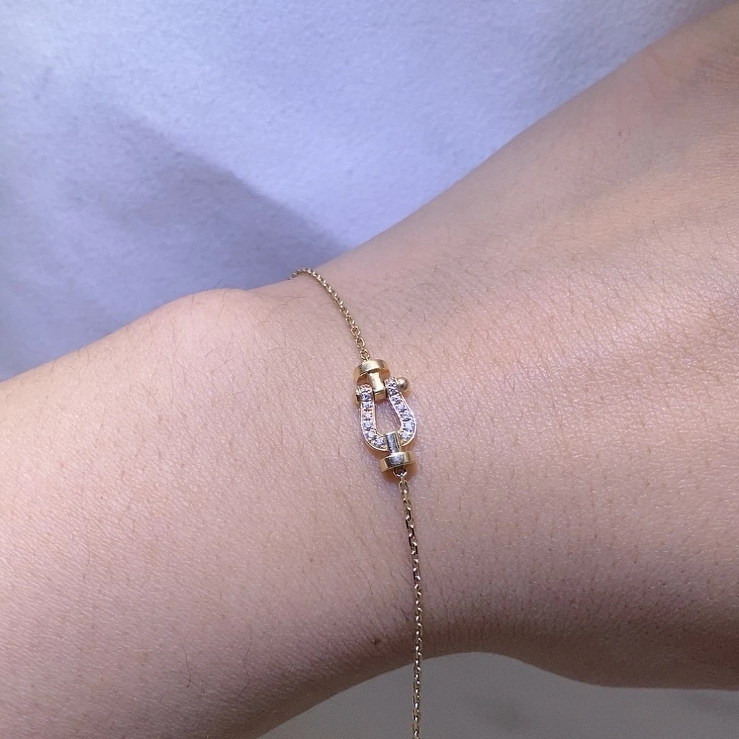 钻石手链18K金镶嵌小马蹄手链k黄