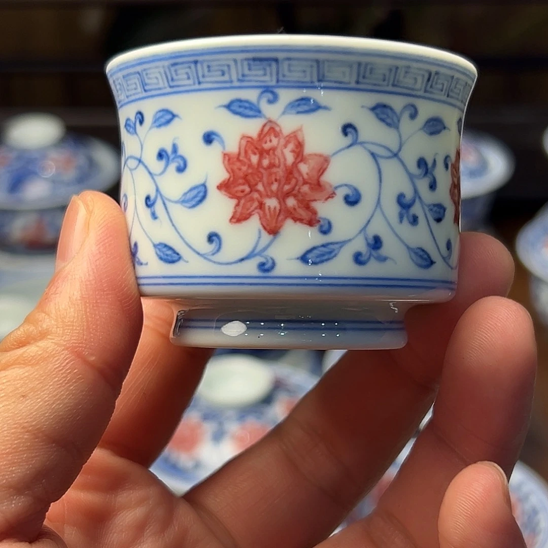 青花釉里红闻香杯活动款