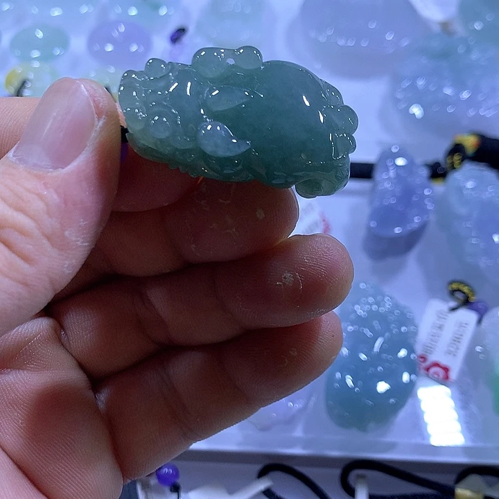 小***婷翡翠未镶嵌颈饰天然翡翠A货吊坠