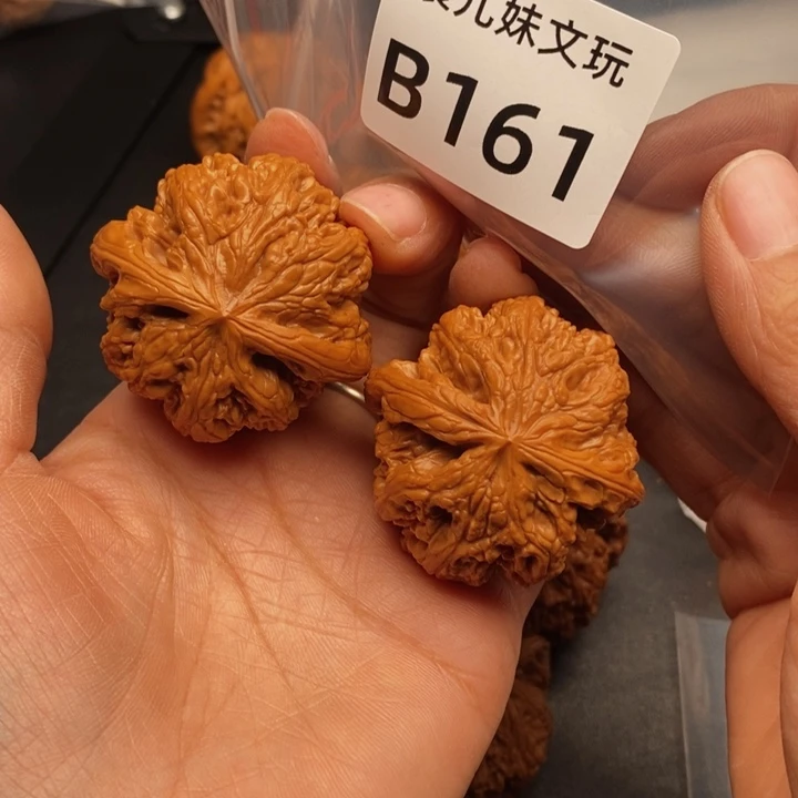 大***弟吊坠桃核B161粗筋