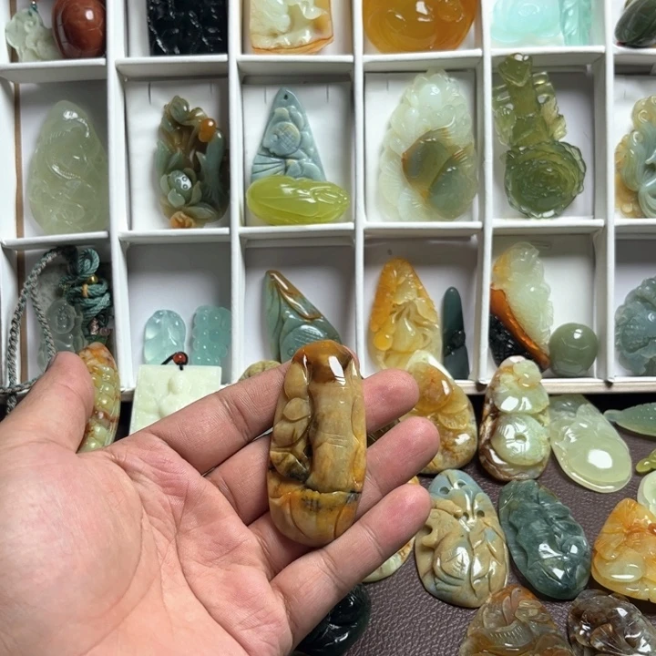 蛇纹石玉合金颈饰