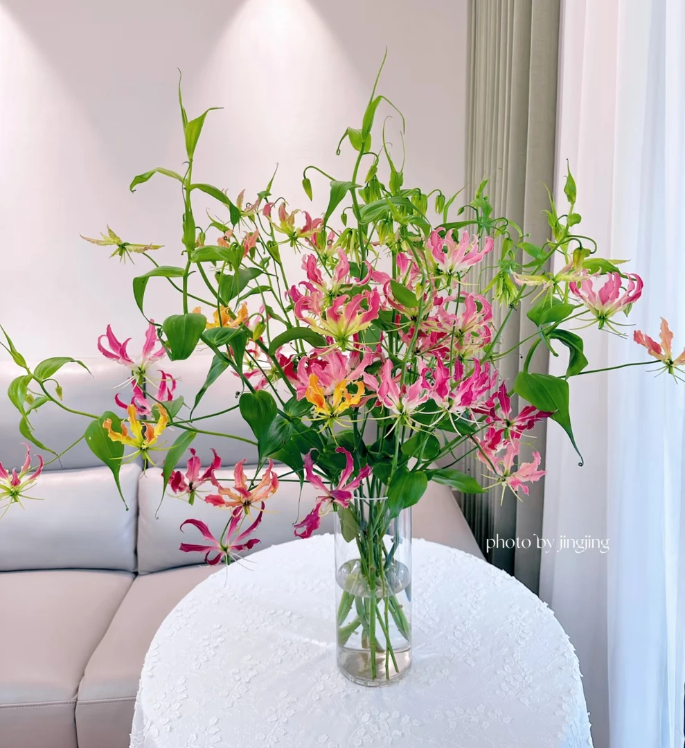 高端嘉兰百合铃兰鲜切花水养插花适合逼真客厅民族团结办公室装饰