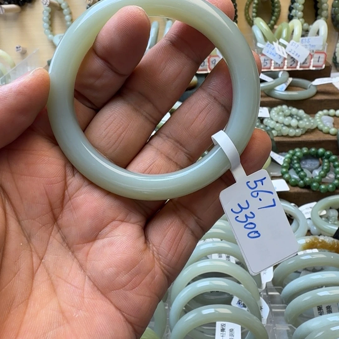 和田玉未镶嵌手镯