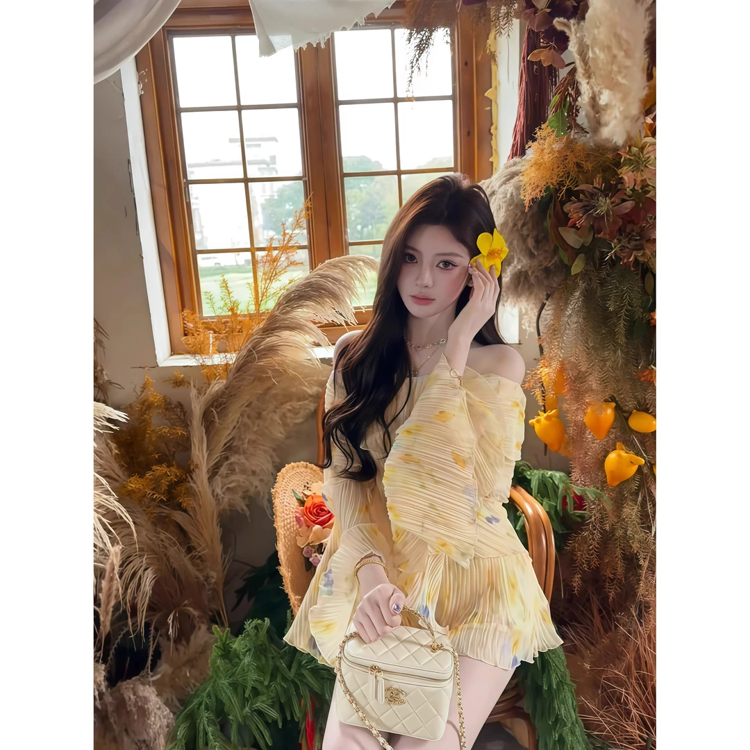 【枯木逢春】田园风套装春夏甜美设计感一字肩碎花上衣短裤两件套女