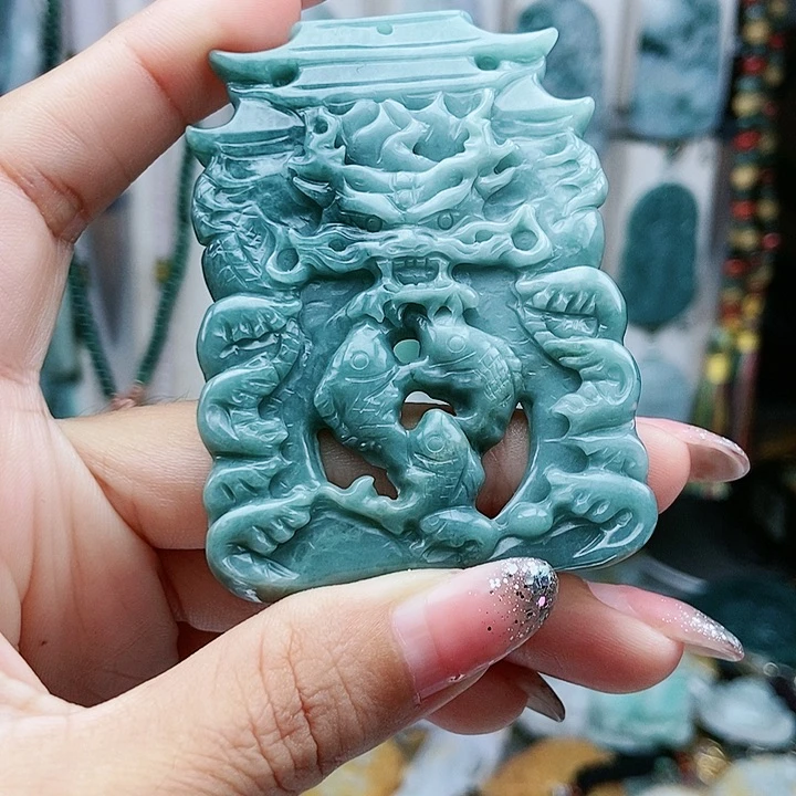 颈饰足铂镶嵌翡翠翡翠