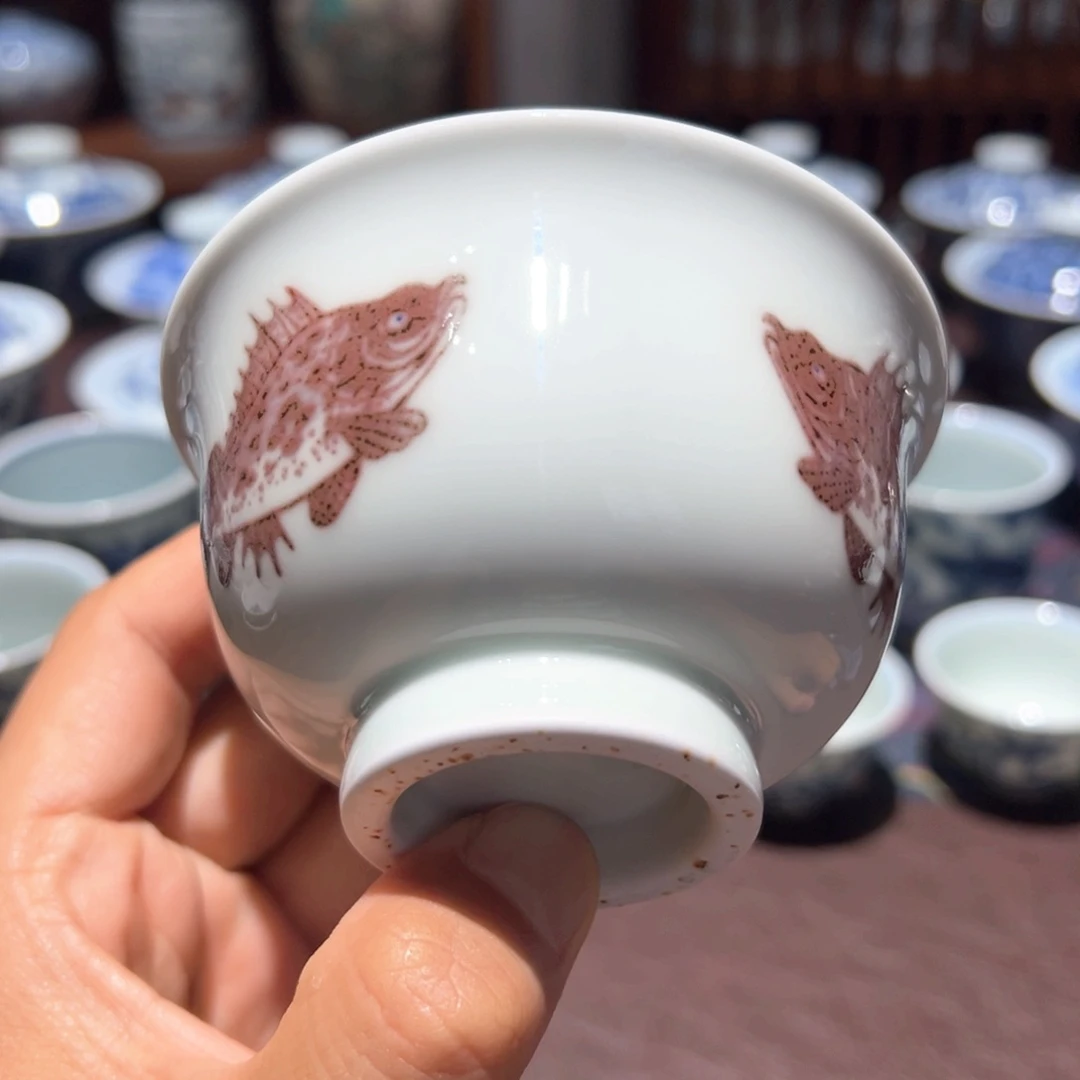精品青花釉里红三面鳜鱼压手杯口径约9.5