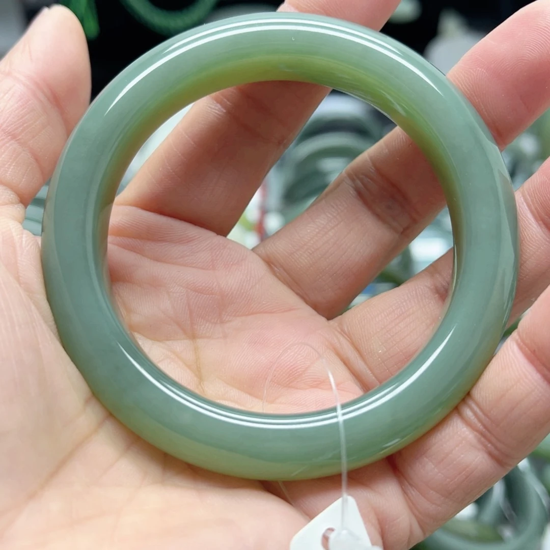 和田玉（糖玉）手镯未镶嵌Y****歌