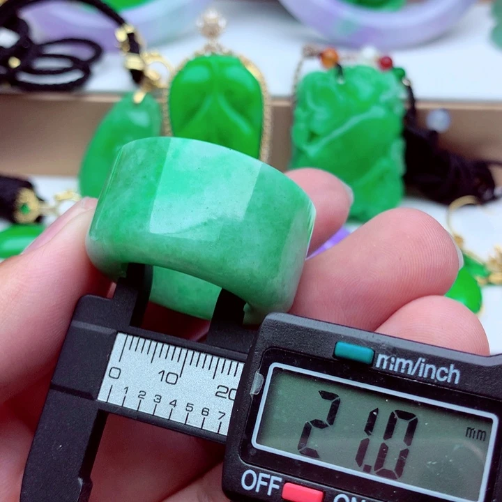 翡翠未镶嵌戒指戒指