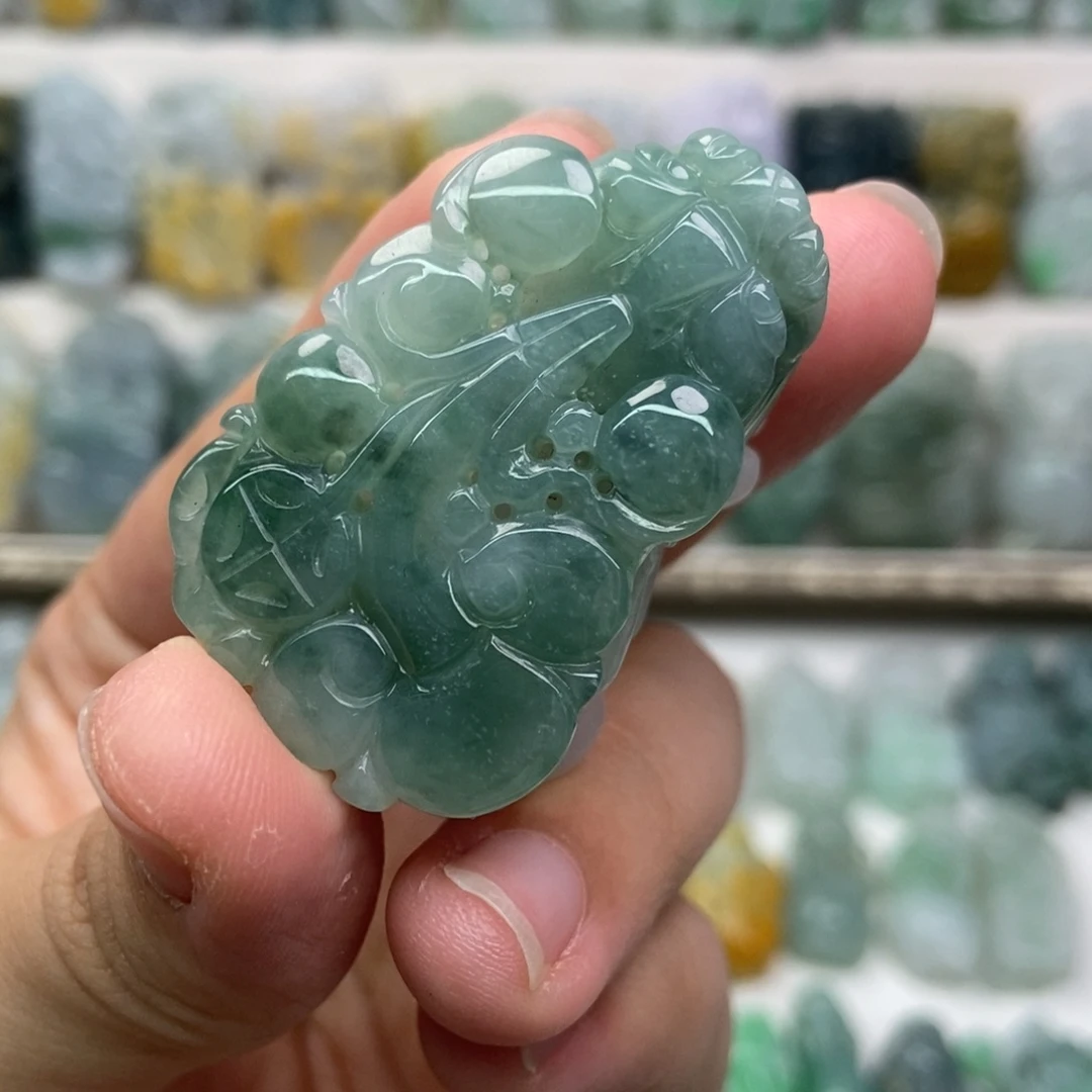 翡翠未镶嵌吊坠(赠链)