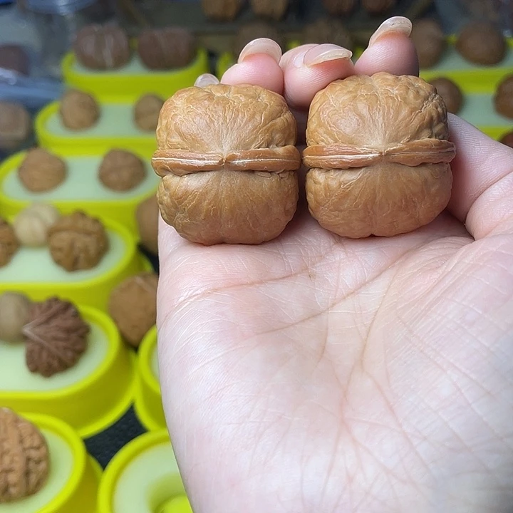 Y***杰文玩核桃吊坠方头