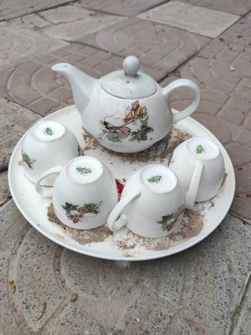 微瑕单孔三打白骨精茶壶一套容量350毫升左右