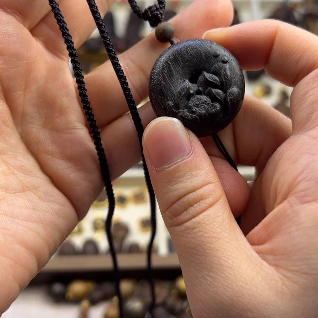 木质类步步生莲随行脖挂配饰