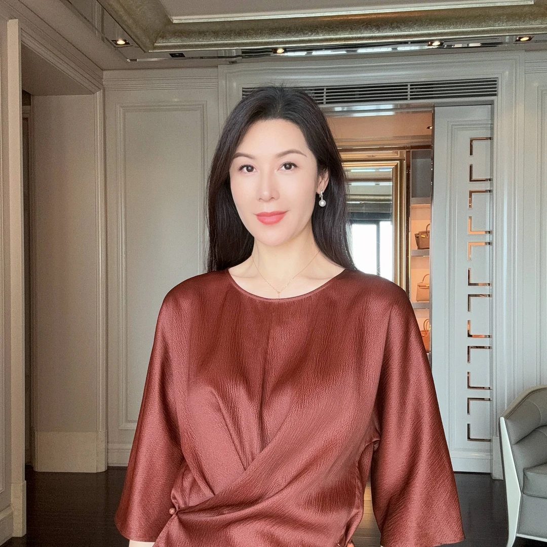 【如诗】红云纱珍珠缎时尚款上衣CD2168016