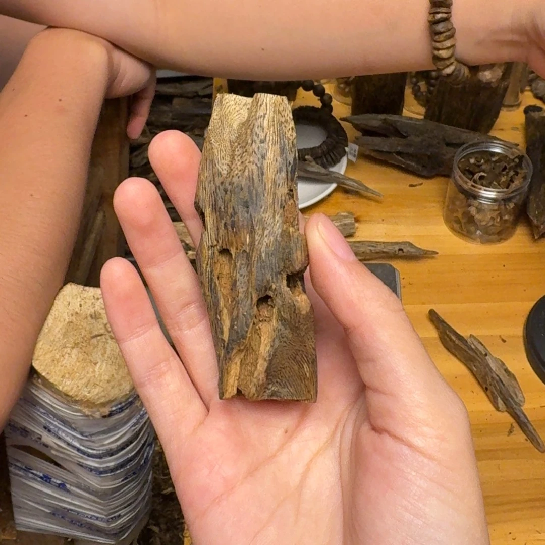 沉香碎屑沉香白棋块料16克