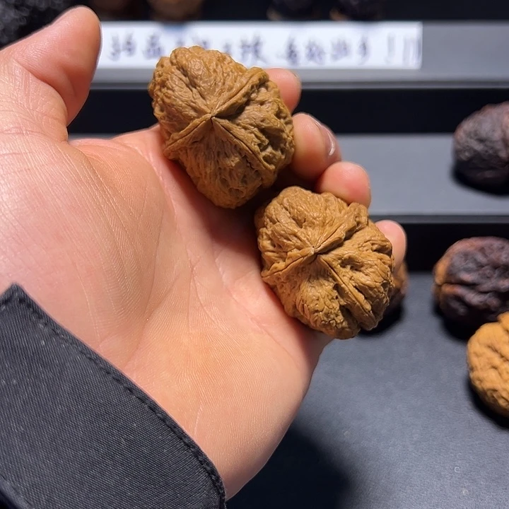 把件文玩核桃B石斛三棱45mm