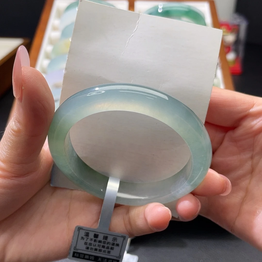 翡翠未镶嵌手镯52.6蓝冰