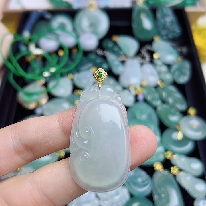 翡翠18K金镶嵌颈饰翡翠