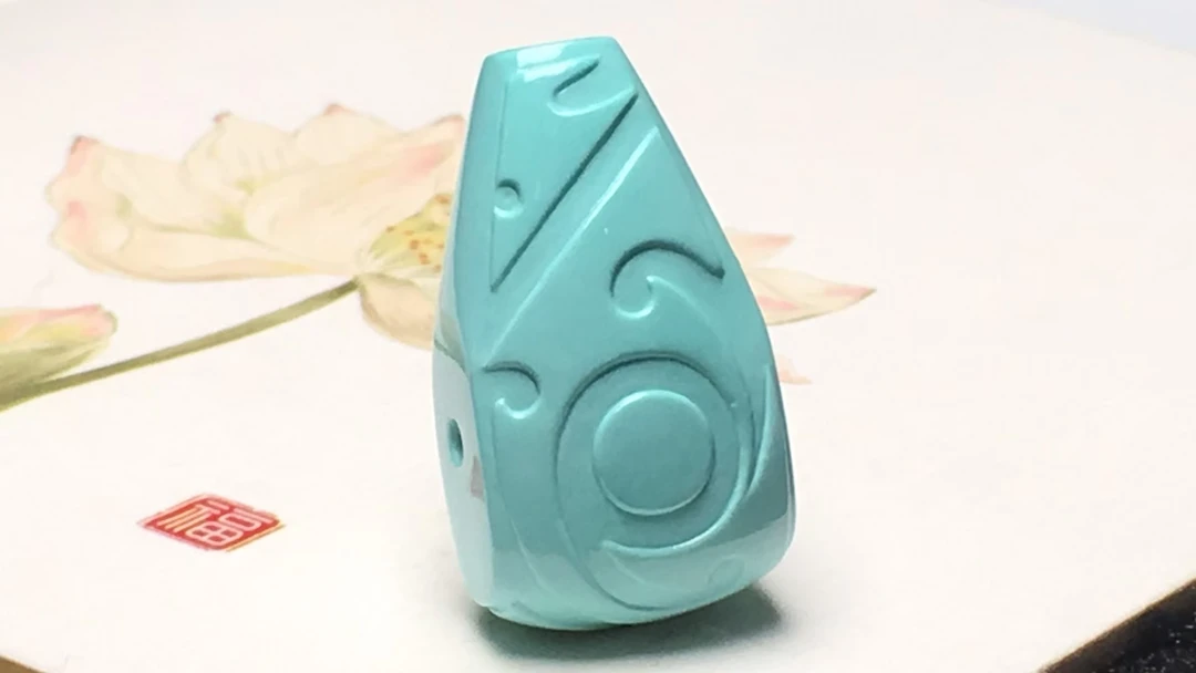 瓷釉级绿蓝果冻料原矿绿松石博古纹三通,干净少瑕,精工雕刻