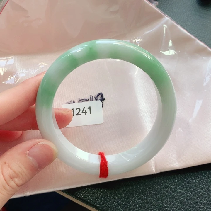 翡翠手镯未镶嵌天然翡翠手镯